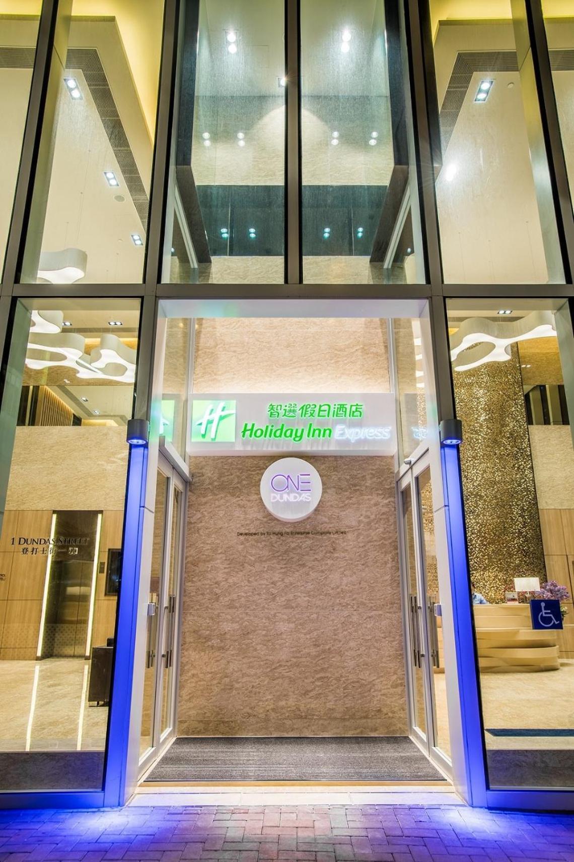 Khách sạn One Dundas 3*